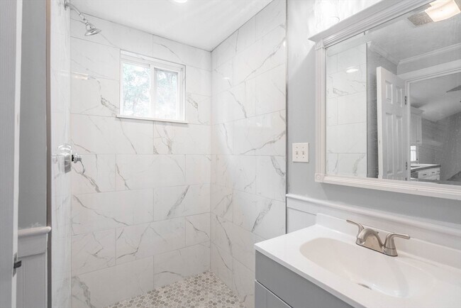 Building Photo - 87 Brookfield Rd