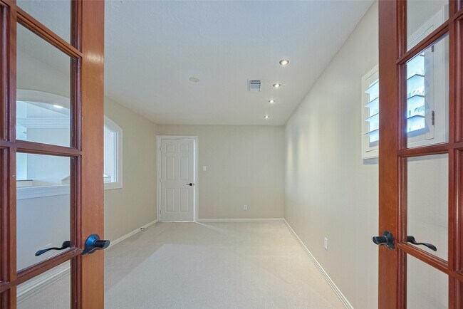 Building Photo - 14114 Barnhart Blvd