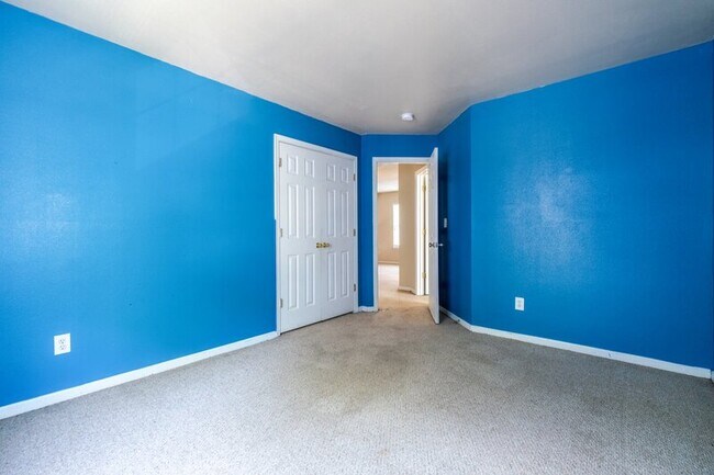 Building Photo - 3701 Bay Crescent