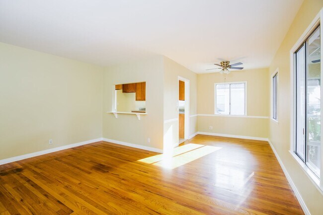 Building Photo - **LAKEWOOD HOME** THREE BEDROOMS-ONE BATH** $3950.00