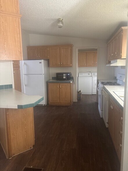 Building Photo - 5914 Sassy Rose Dr