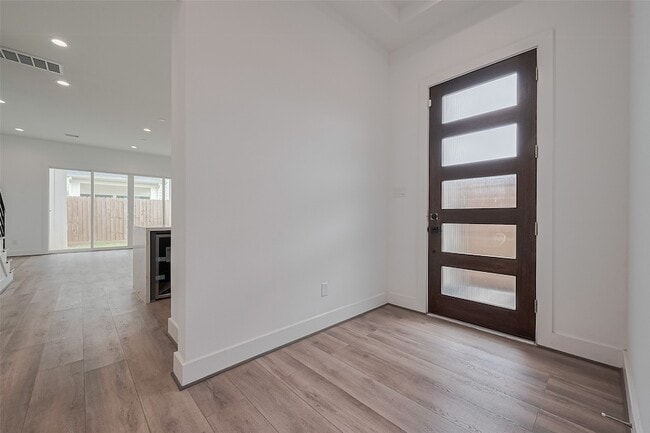 Building Photo - 3510 Hadley St