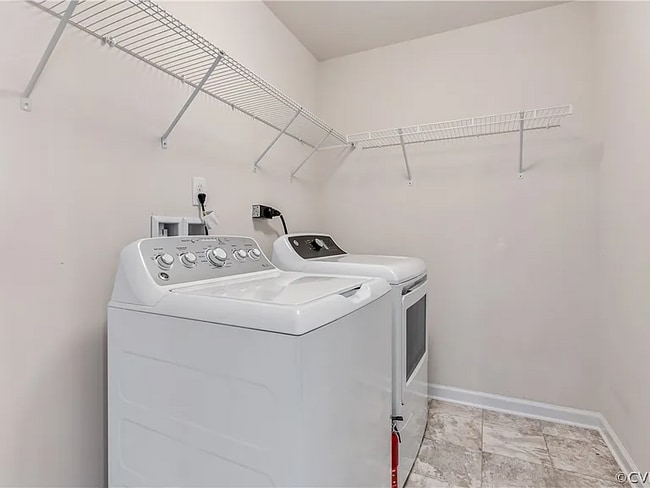 Building Photo - 8127 Creekside Village Dr