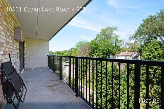 Building Photo - 10401 Cedar Lk Rd S