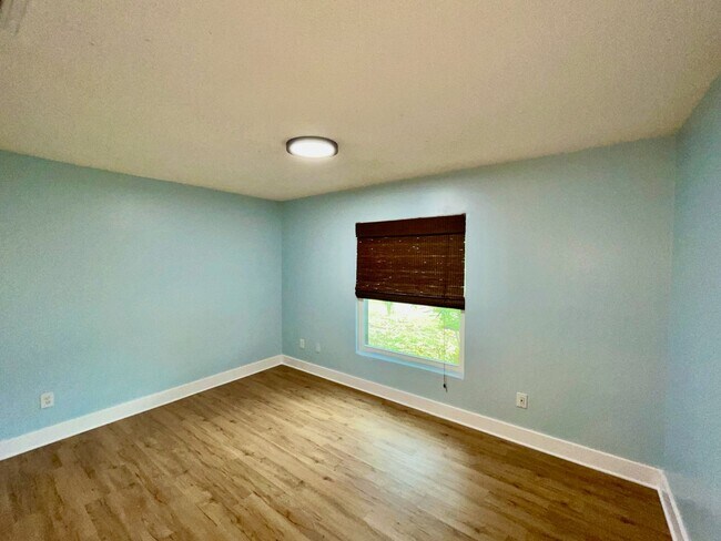 Building Photo - Spacious 4-Bed / 2-Bath Ranch in Rio Pinar...
