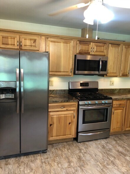 Building Photo - 686 Sebago Rd