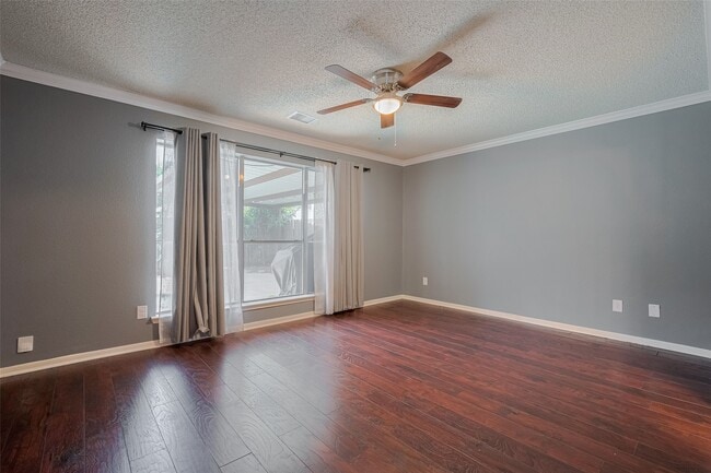 Building Photo - 9911 Villa Verde Dr