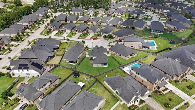 Building Photo - 17040 Shy Leaf Ct