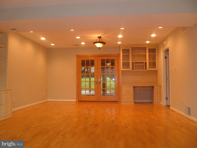Building Photo - 7115 Warbler Ln