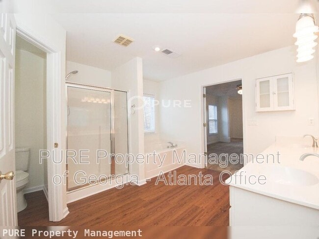 Building Photo - 4363 Walforde Blvd