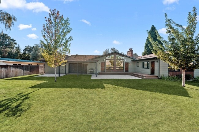 Building Photo - Exceptional Boise West Bench Home