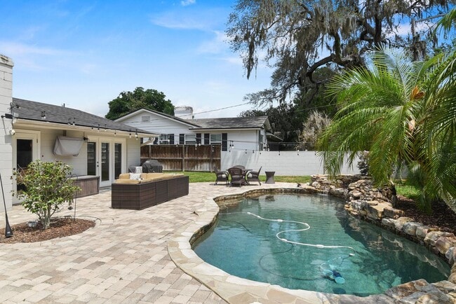 Building Photo - 3 bedroom pool home in Dommerich