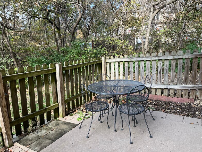 Building Photo - 6432 Pflumm Rd