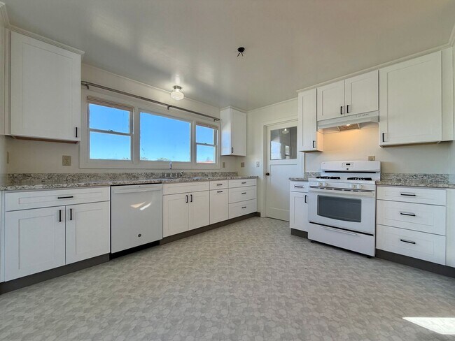 Building Photo - 3030 Park St