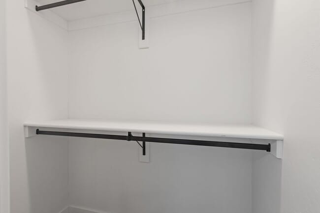 Building Photo - 5 Bed 2 Bath MODERN HERITAGE HOME