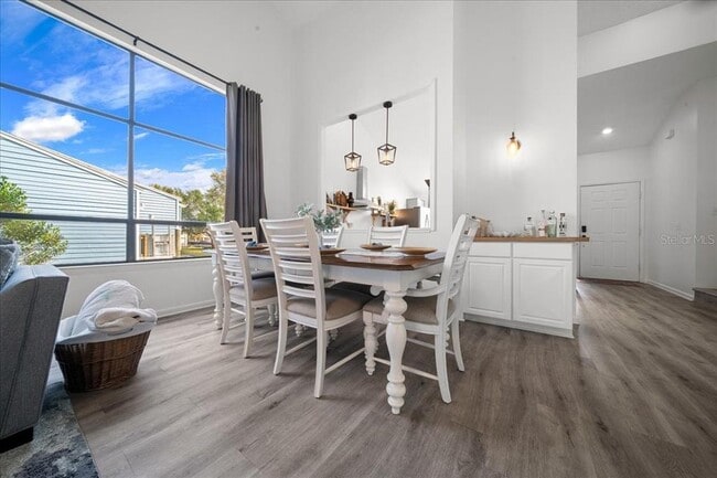 Building Photo - 2925 N Rivers Edge Blvd