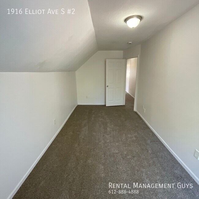 Building Photo - 1916 Elliot Ave