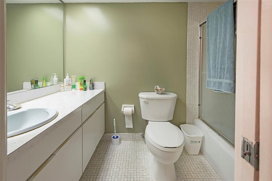 Building Photo - 3051 N Course Dr