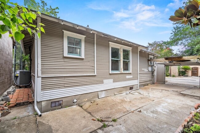 Building Photo - 304 Bomar St