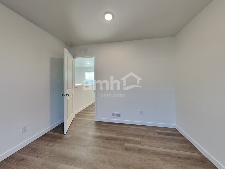 Building Photo - 5102 Turnstone St SE