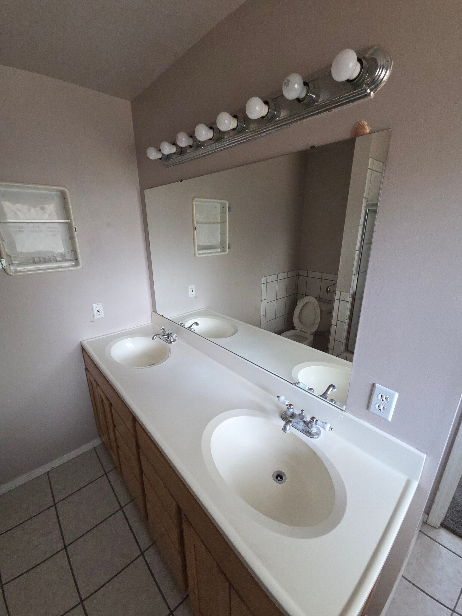 Building Photo - 10228 Belnap Pl