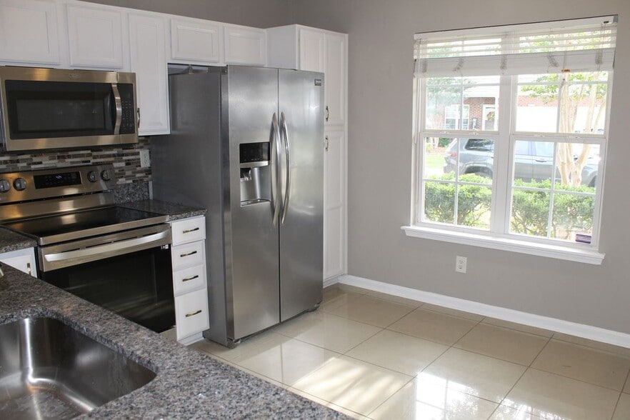Building Photo - 108 Azteca Dr