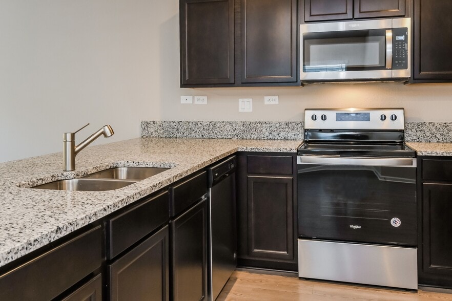 Building Photo - 783 Henley Ct