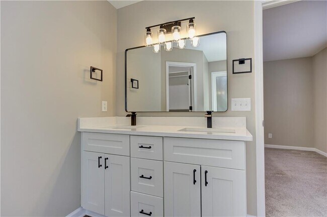 Building Photo - 637 Wedgewood Dr