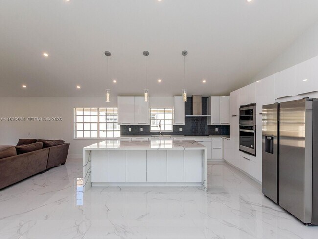 Building Photo - 381 Cameron Dr