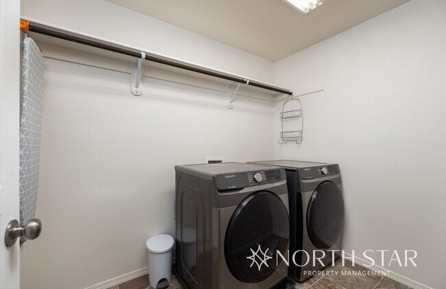 Building Photo - Recently Renovated 3 Bed, 2.5 Bath w/ Offi...