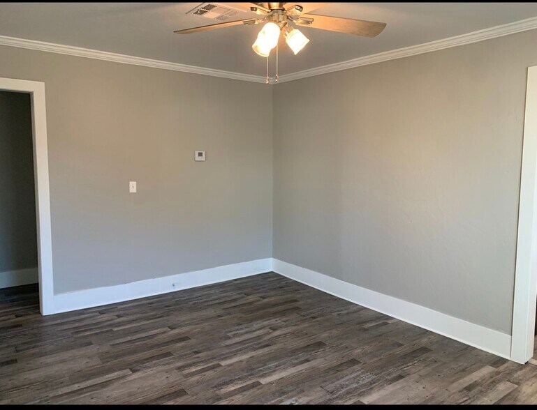 Building Photo - 613 W 22nd St