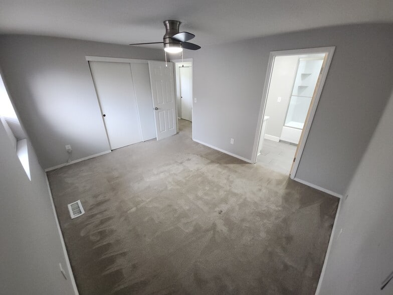 Building Photo - 38 NE 143rd Ave