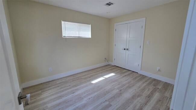 Building Photo - 3733 Seabrook St