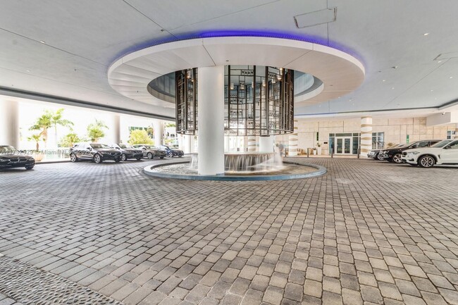 Building Photo - 6801 Collins Ave