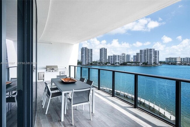 Building Photo - 5500 Island Estates Dr