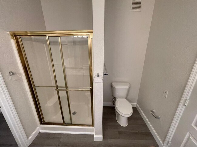 Building Photo - 3349 S Kirkman Rd