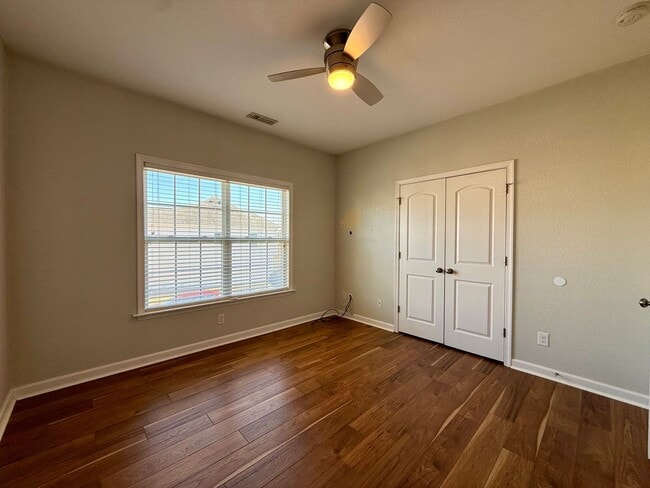 Building Photo - Modern living in the heart of Greenbrier - 4 BR home with open layout