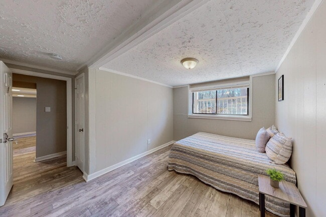 Building Photo - Ellenwood House with Dining area. Spacious...