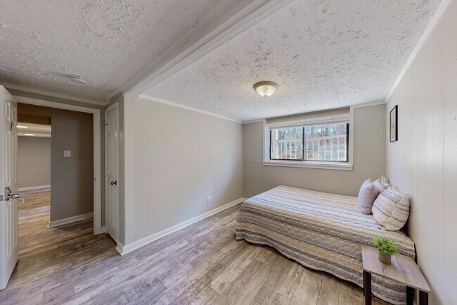 Building Photo - THE LINCOLNDALE | Spacious & comfortable Ellenwood house featuring a dining area designed for con...
