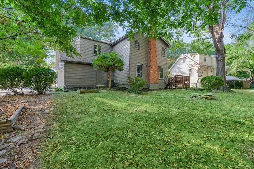 Building Photo - 9859 Connell Dr