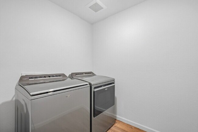 Building Photo - 1796 W Laguna Dr