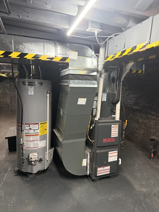 Building Photo - 613 Oakland Ave