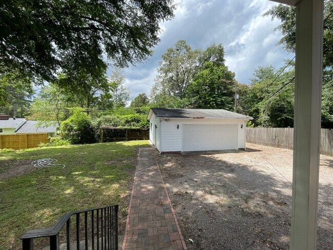 Building Photo - 106 Silver Bluff Rd