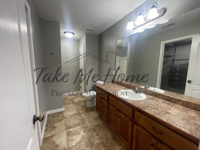 Building Photo - Modern 4-Bed, 2-Bath Home for Rent in Republic – 3-Car Garage & Private Fenced Yard