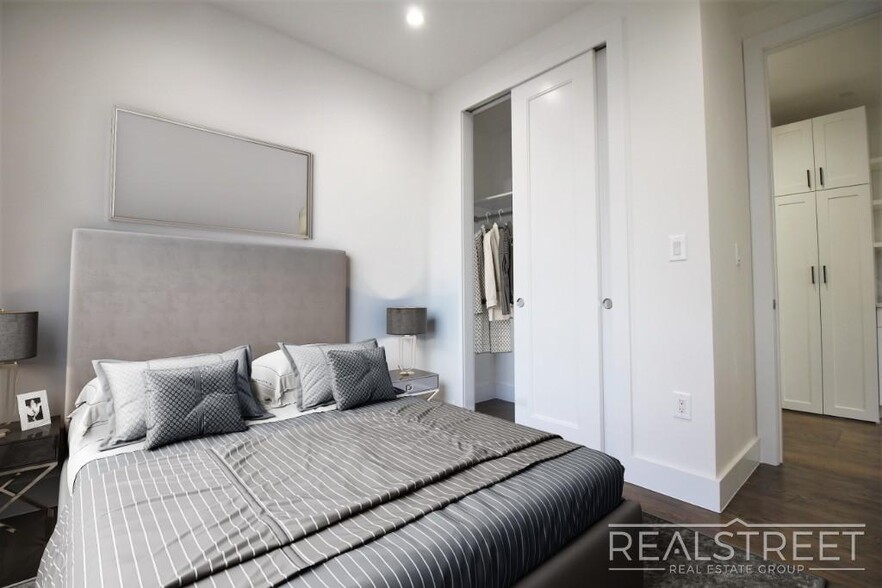 Building Photo - Stunning Brand New 2 BED with W/D in unit!