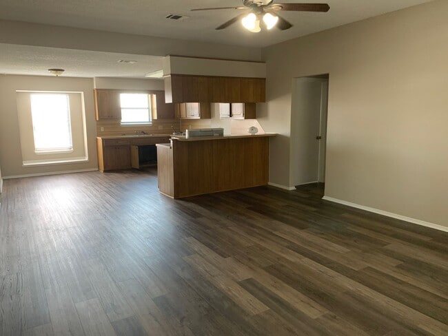 Building Photo - Rare Find!! 3 Bedroom, 2 Bath Home in Lorena for LEASE!