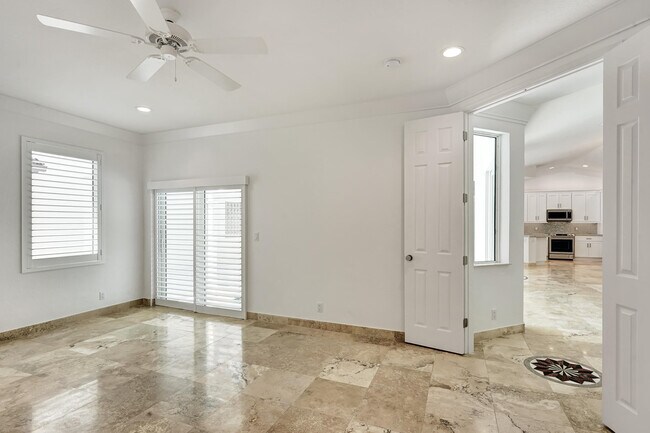 Building Photo - 3555 Commodore Cir