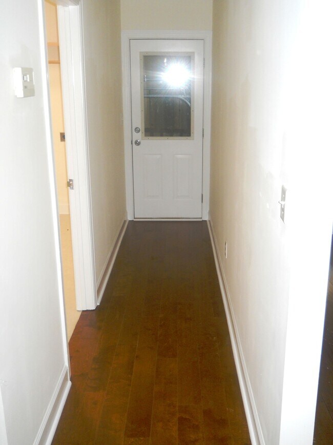 Building Photo - 4602 Ridgeview Cir