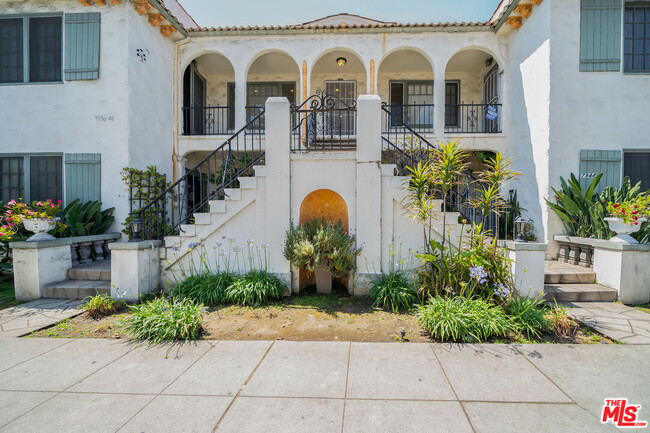 Building Photo - 7942 Fountain Ave