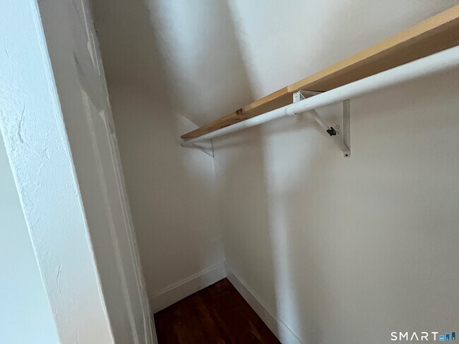 Building Photo - 146 Black Rock Ave